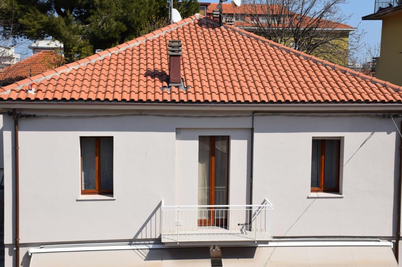 Good House- Ampio Appartamento Vicino Al Mare Rimini Eksteriør bilde